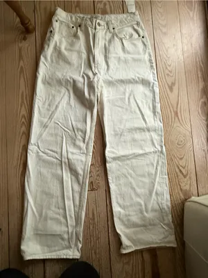 Abercrombie & Fitch The Loose High Rise Jeans 30 - stain on back pocket nwt thumbnail 1