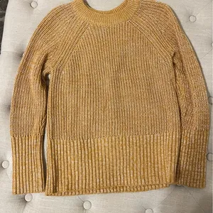 Gold sweater thumbnail 1