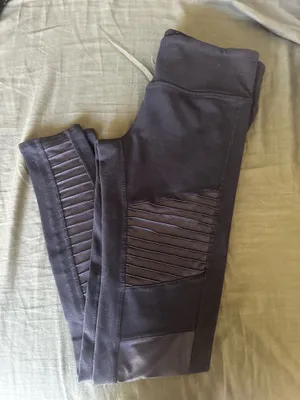 Alo Women’s Moto Leggings thumbnail 1