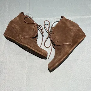 Franco Sarto Annabelle Tan Suede Lace Up Wedge Booties Women’s Size 8 B46‎ thumbnail 2