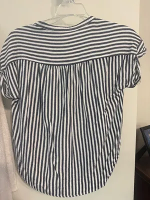 Gap shirt thumbnail 3