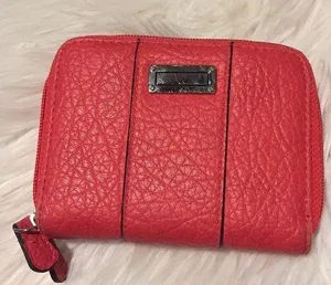Red wallet thumbnail 1