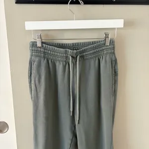 Aerie the Chill Jogger in Khaki Green Fleece Size Women’s XXS thumbnail 3