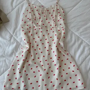 LE LIS White & Red Lip Print Mini Dress – Size S thumbnail 2
