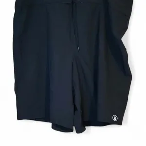 NWT WOMENS  Volcom black shorts, thumbnail 1
