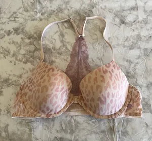 NWOT Victoria Secret Women’s Pink Leopard print Bra thumbnail 1