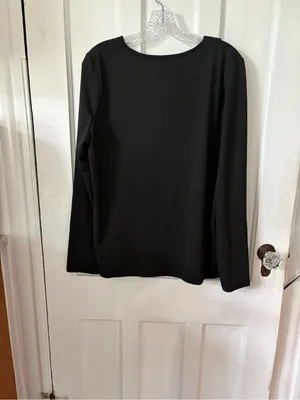 Classic Black Long-Sleeve Top with Asymmetric Button Detail thumbnail 4