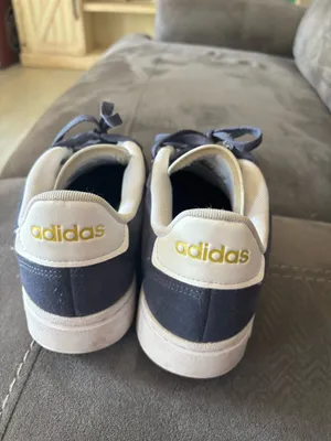 Adidas size 8.5 women  thumbnail 4