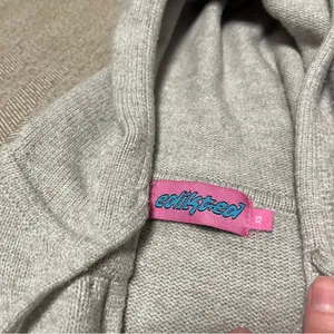 Edikted desiree knitted hooded cardigan, cropped in Gray Melange thumbnail 11