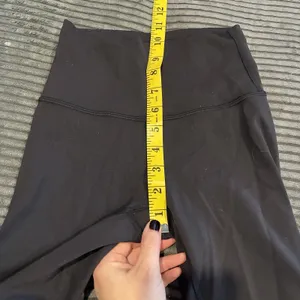 Lululemon Athletica Black Leggings Size 2 25 inch inseam Stretch Comfort Yoga thumbnail 4