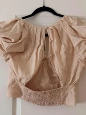 Women's Peach Short-Sleeve Sweetheart Crop Top thumbnail 3