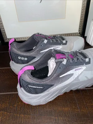 Brooks Cascadia 17 Trail Running Shoes Size 8 Oyster/Blackened Pearl/ Purple thumbnail 5