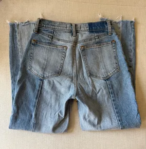 Abercrombie and Fitch High Rise Mom Jeans thumbnail 4