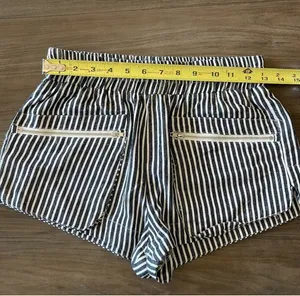Rumor Boutique LF Blue and white stripped shorts with pockets thumbnail 8