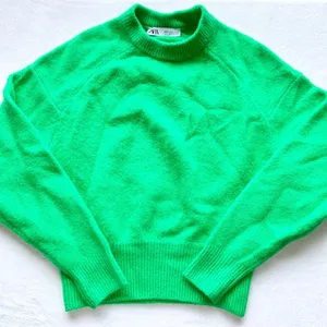 Zara Soft Knit Sweater Womens Size XS Neon Green Wool Blend Crewneck Raglan Cozy thumbnail 1