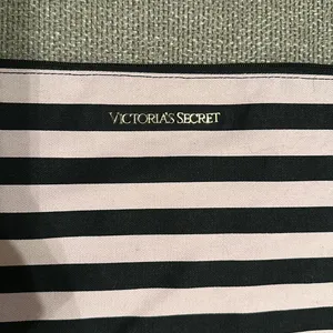 Victoria’s Secret Pouch thumbnail 2