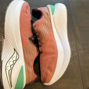 Saucony Women's Endorphin Shift 10.5 women thumbnail 8