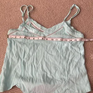 Mika & Gala Scalloped Cropped Eyelet Tank Top Blouse Aquamarine Teal Size 10 EUC thumbnail 11