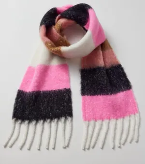 Urban Outfitters Holly Brushed Oversized Scarf in Pink/Rose thumbnail 1