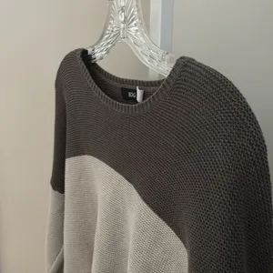 Urban Outfitters BDG Gray Color Block Sweater Size Medium thumbnail 3