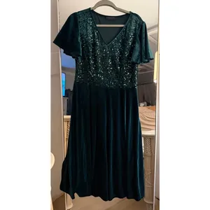 NEW Formal Green Sparkly Velvet Midi Dress XL thumbnail 4