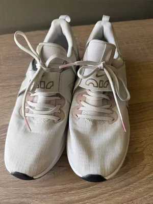 Nike Women’s Airmax Slip-On Sneakers in Ivory with Rose Accents 7.5 Preowned thumbnail 11