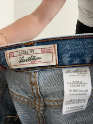 Vintage Levi's Loose Fit Straight Leg Jeans in Washed Blue thumbnail 4