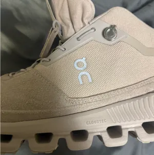 7.5 On Cloud Hi Monochrome Desert/Taupe High-top running Sneakers thumbnail 9