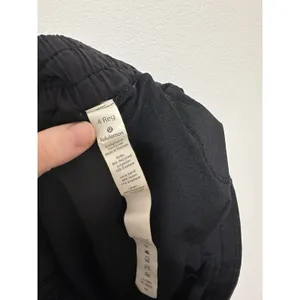 Lululemon Hotty Hot Short II *2.5" Black Size 4 thumbnail 4