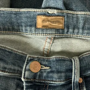 Mother The Weekender Fray Flare Raw Hem Jeans Walking On Coals Size 30 thumbnail 6