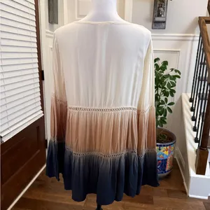 Entro EUC Elegant Bell Sleeve Embroidered Detail Ombre Women's Top thumbnail 2