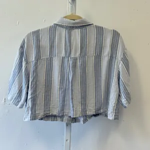 Kendall & Kylie Blue White Striped Cropped Button Down Shirt Boxy Medium thumbnail 2