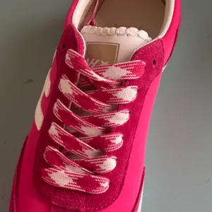 New Vintage Havana Crisp Hot Pink Fashion Sneakers Low Top Size 6.5 NEW WITH BOX thumbnail 10