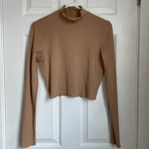 Aerie Long Sleeve Cropped Mock Neck Long sleeve T-Shirt scalloped hem size L tan thumbnail 2