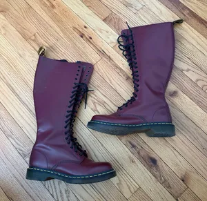 Dr. Martens Vintage 1B60 20-eye knee-high boots cherry smooth red oxblood Sz 9 Tall Lace-Up Leather Moto Combat Burgundy goth Rare thumbnail 1