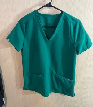 Figs Technical Collection Women's Short Sleeve V-Neck Scrub Top in Green Size XS thumbnail 1