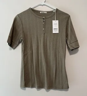 Buck Mason NWT Marsh Fern Heirloom Rib Base Henley T-Shirt Size Large thumbnail 1