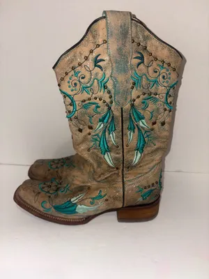 Corral Boots are the Women's Sand Horse Inlay and Multicolor Embroidery Square Toe model (A4266 thumbnail 3