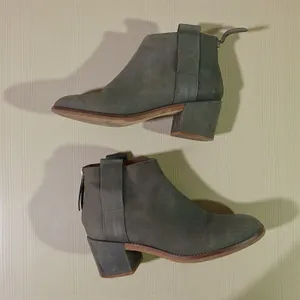 Topshop Suede Ankle Booties in Olive Gray thumbnail 5
