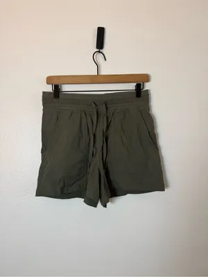 Lululemon‎ Dance Studio High-Rise Short 3.5" Army Green thumbnail 2
