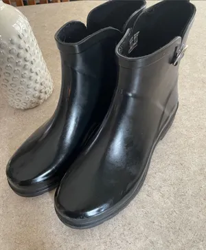Capelli of New York Black Glossy Short Rain Boots thumbnail 1