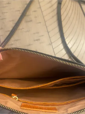Hobo Polished Leather 3 In 1 Bag in Black thumbnail 8