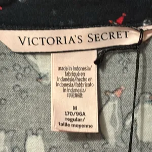 Victoria's Secret Black and White Patterned women,s nightshirt thumbnail 2