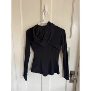 Lululemon black hooded nulu Define Jacket size 4.‎ thumbnail 5