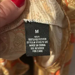 Vici M NWOT Yellow and Orange Paisley Button-Up Shirt thumbnail 10