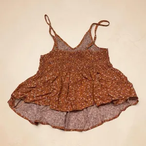 KENDALL + KYLIE Smocked Floral Print Rayon Camisole Peplum Top - Small‎ thumbnail 2