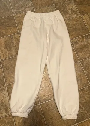 Aritzia cream Joggers thumbnail 1