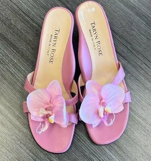 NWOT Taryn Rose Orchid kitten heels. Size 38.5 (8). thumbnail 1
