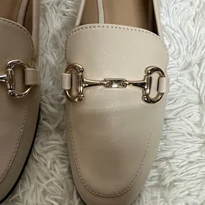 Alfani Women's Cream Loafers with Gold Chain Brand New no box thumbnail 2