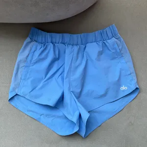Alo Yoga Playmaker Dolphin Short Crystal Clear Blue XS thumbnail 2